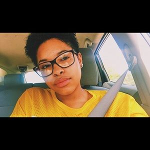 Meet your Posher, Hydia